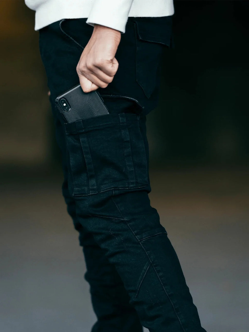 Vaqueros Elásticos Tipo Cargo con Bolsillos Laterales / Jeans Slim Fit con Diseño Cargo para Hombre