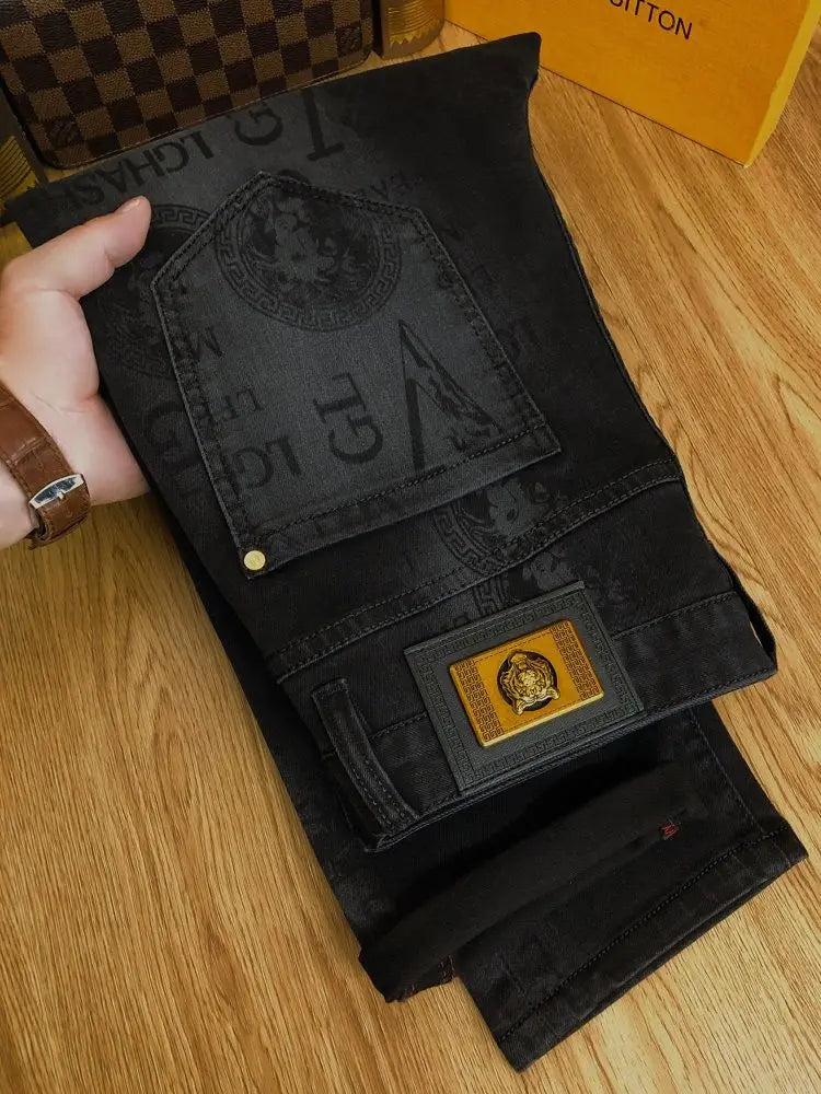 Vaqueros con Estampado Gráfico Monograma / Jeans Oscuros de Corte Recto con Diseño Urbano