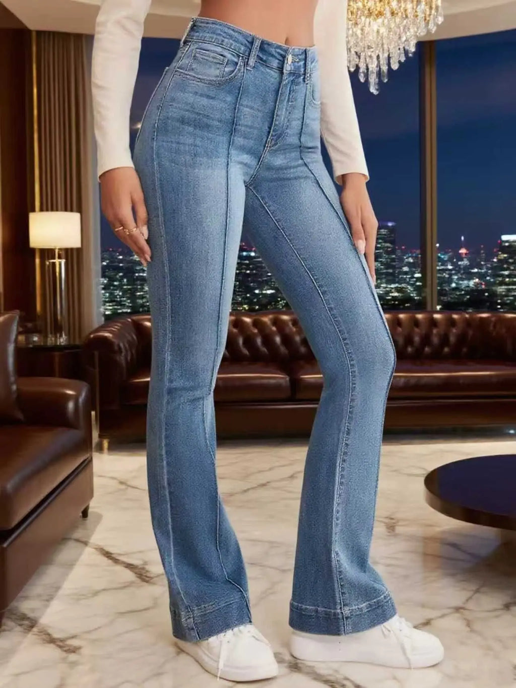 Vaqueros de Corte Bootcut con Efecto Lavado / Jeans Ajustados de Tiro Alto Acampanados