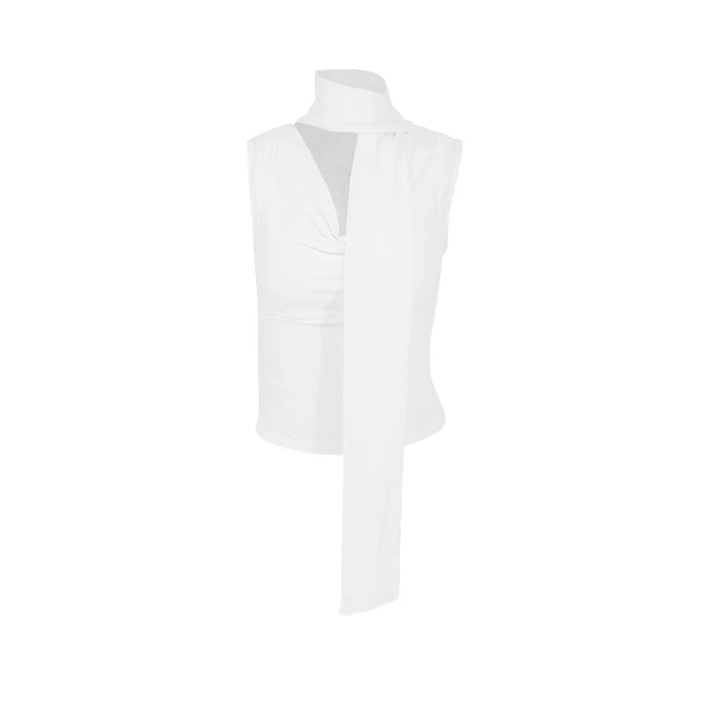 Top Ajustado sin Mangas con Detalles Drapeados / Crop Top Cruzado con Capucha