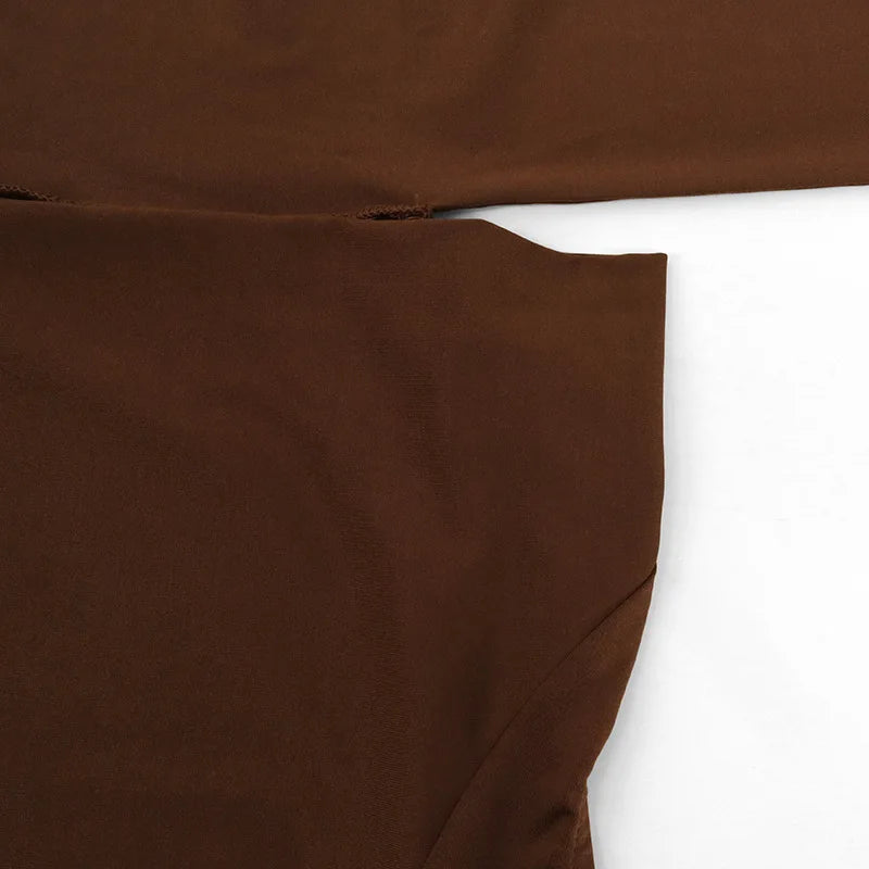 Top Ajustado sin Mangas con Detalles Drapeados / Crop Top Cruzado con Capucha