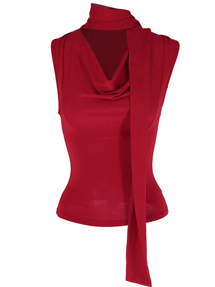 Top Ajustado sin Mangas con Detalles Drapeados / Crop Top Cruzado con Capucha