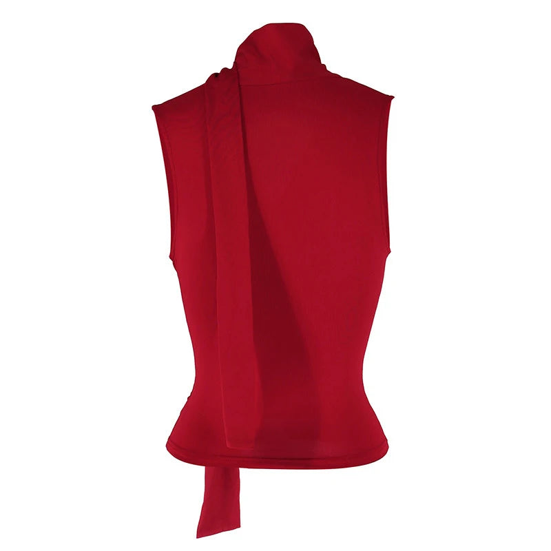 Top Ajustado sin Mangas con Detalles Drapeados / Crop Top Cruzado con Capucha