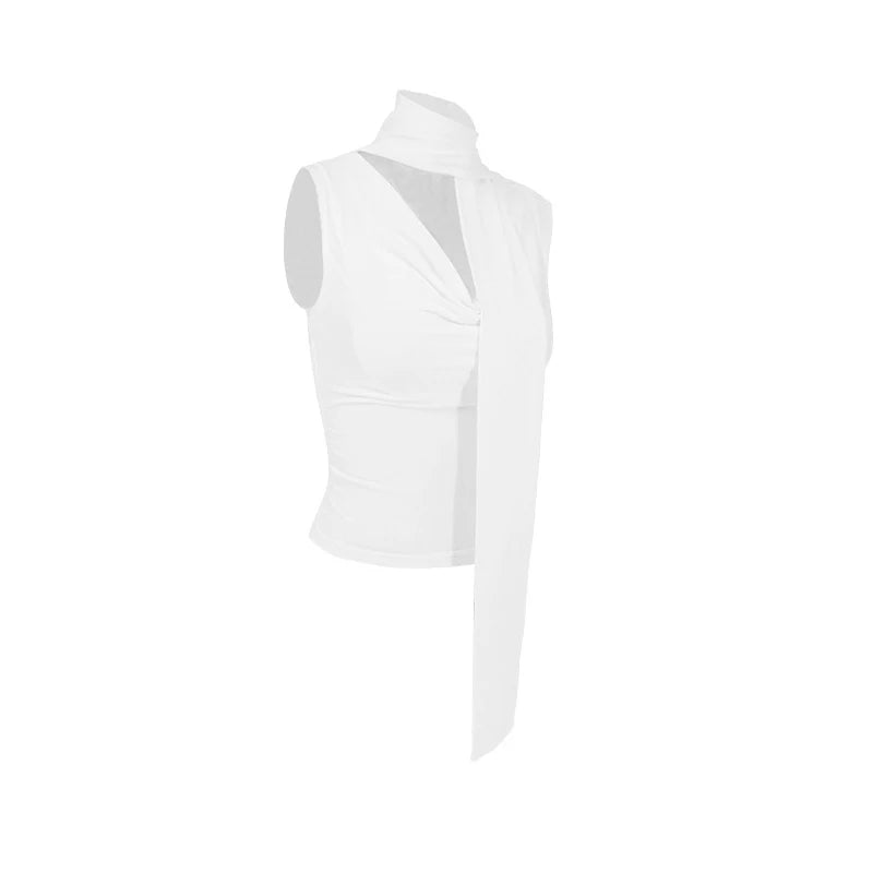 Top Ajustado sin Mangas con Detalles Drapeados / Crop Top Cruzado con Capucha