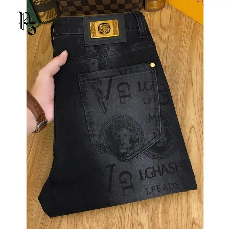 Vaqueros con Estampado Gráfico Monograma / Jeans Oscuros de Corte Recto con Diseño Urbano