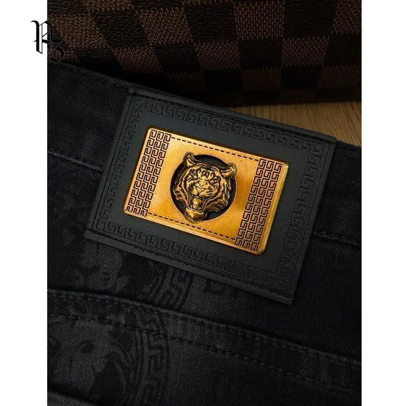 Vaqueros con Estampado Gráfico Monograma / Jeans Oscuros de Corte Recto con Diseño Urbano