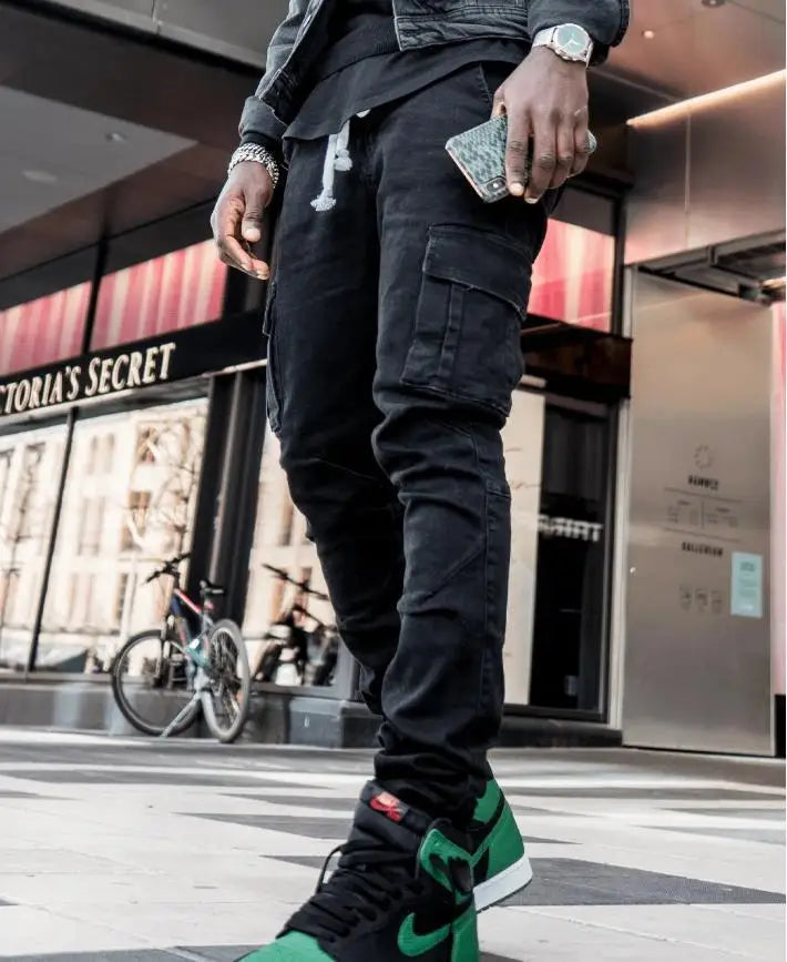 Vaqueros Elásticos Tipo Cargo con Bolsillos Laterales / Jeans Slim Fit con Diseño Cargo para Hombre
