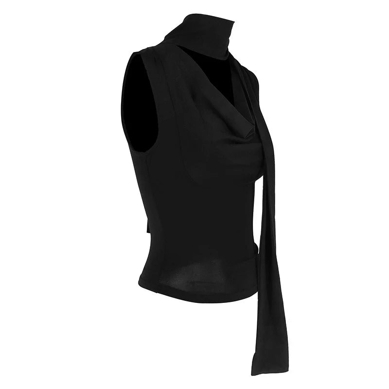 Top Ajustado sin Mangas con Detalles Drapeados / Crop Top Cruzado con Capucha