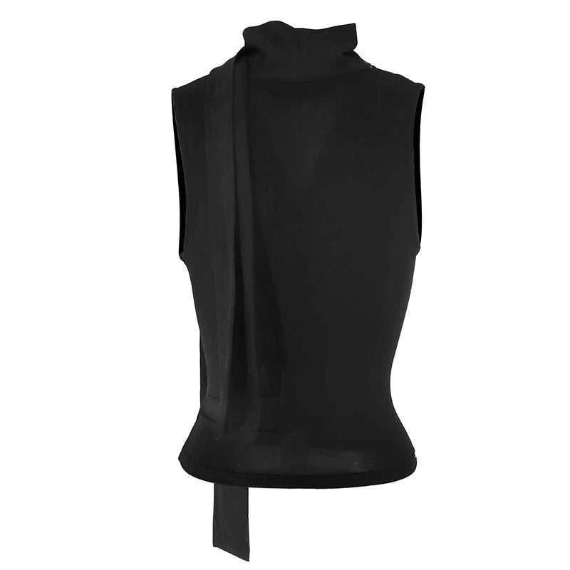 Top Ajustado sin Mangas con Detalles Drapeados / Crop Top Cruzado con Capucha