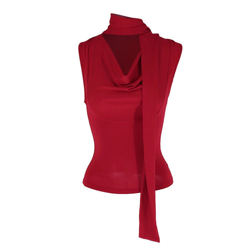 Top Ajustado sin Mangas con Detalles Drapeados / Crop Top Cruzado con Capucha