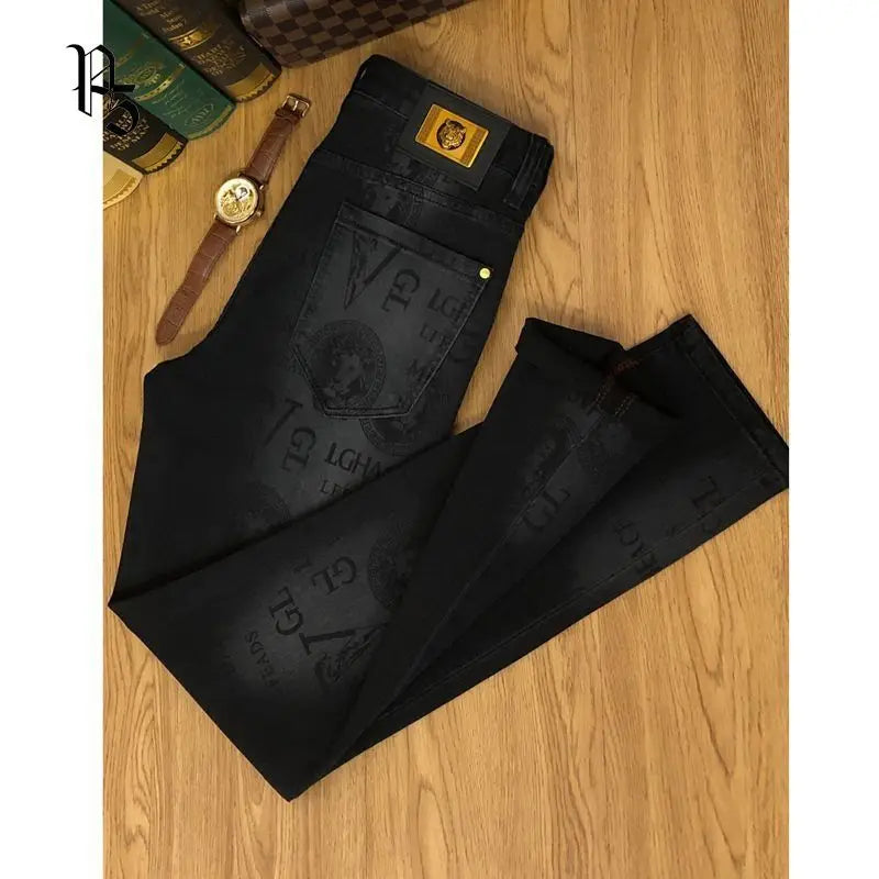 Vaqueros con Estampado Gráfico Monograma / Jeans Oscuros de Corte Recto con Diseño Urbano