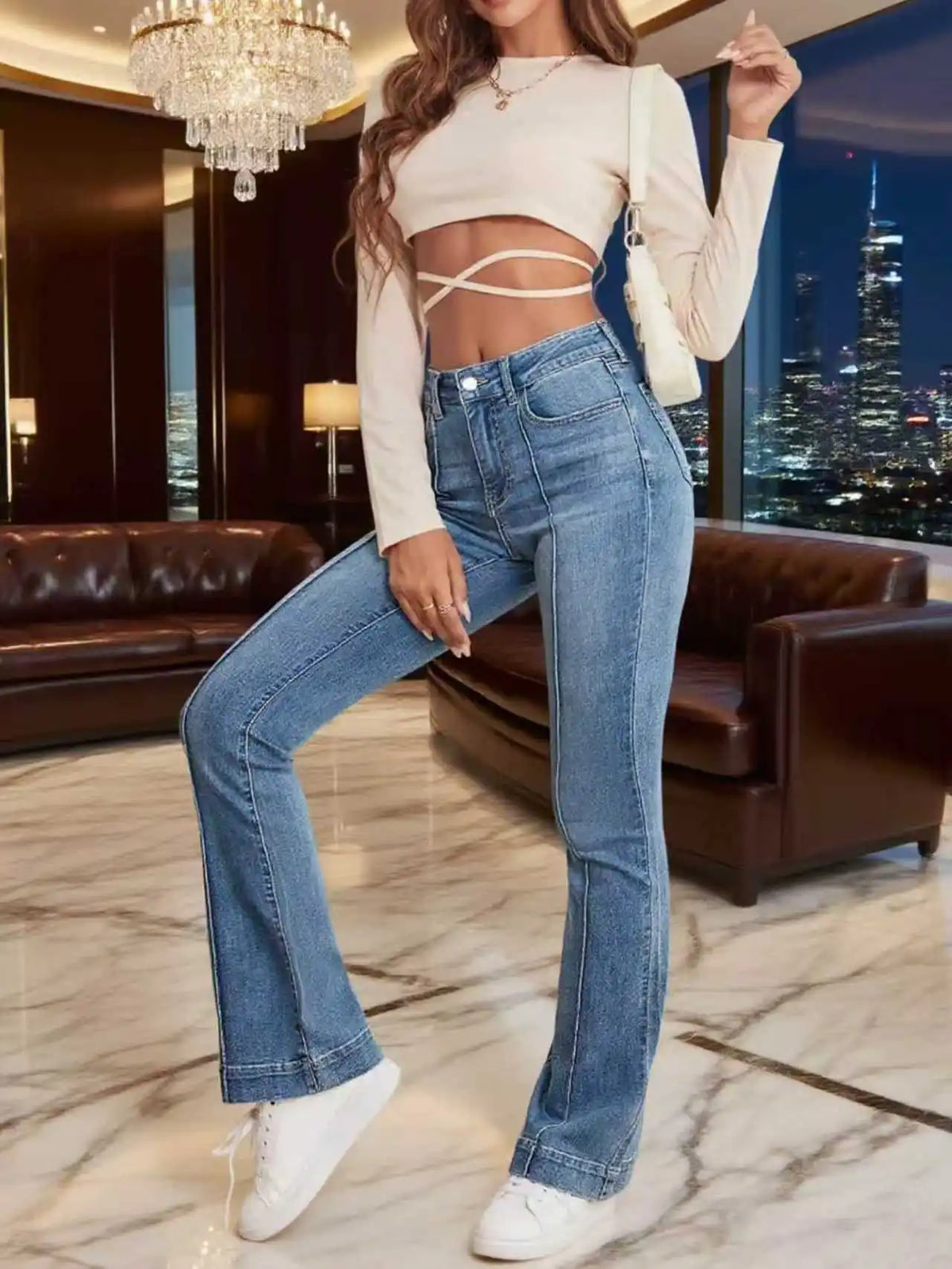 Vaqueros de Corte Bootcut con Efecto Lavado / Jeans Ajustados de Tiro Alto Acampanados