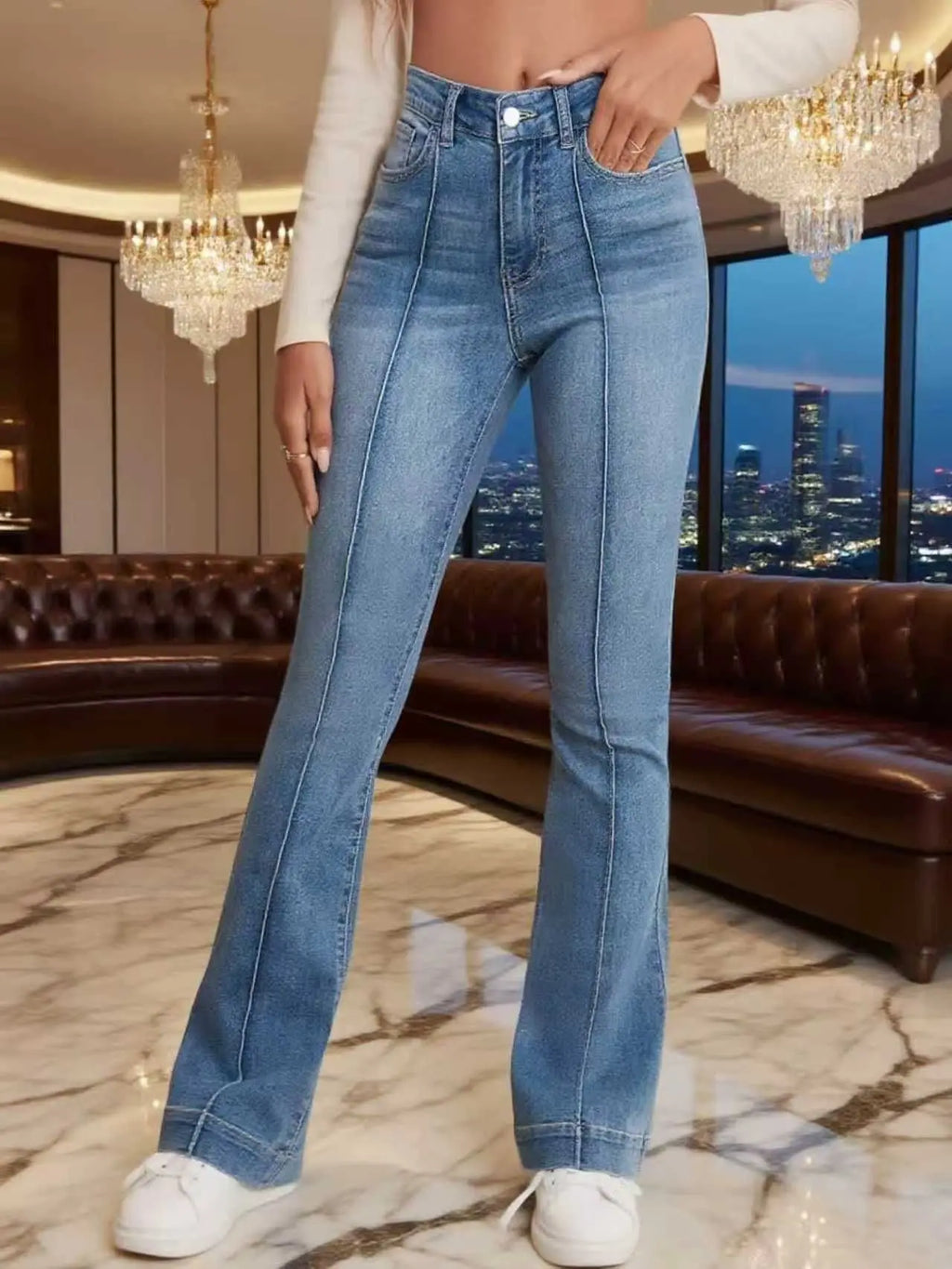 Vaqueros de Corte Bootcut con Efecto Lavado / Jeans Ajustados de Tiro Alto Acampanados