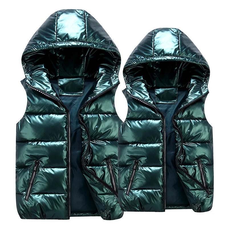 Chaleco Acolchado Puffer con Acabado Brillante y Capucha / Chaleco Urbano Negro Brillante de Invierno