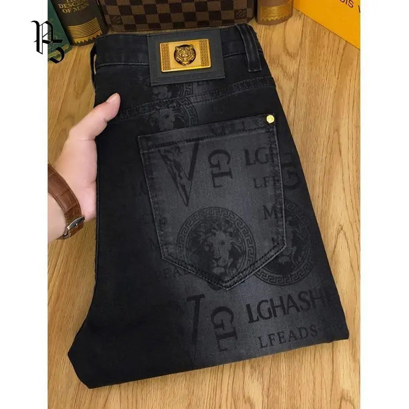 Vaqueros con Estampado Gráfico Monograma / Jeans Oscuros de Corte Recto con Diseño Urbano